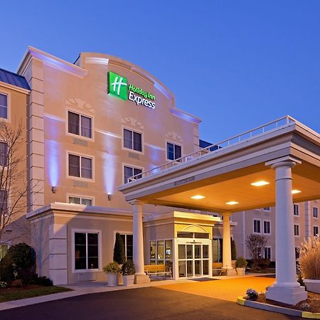 Holiday Inn Express Boston-Milford By Ihg Екстериор снимка