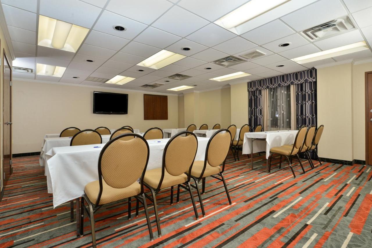 Holiday Inn Express Boston-Milford By Ihg Екстериор снимка