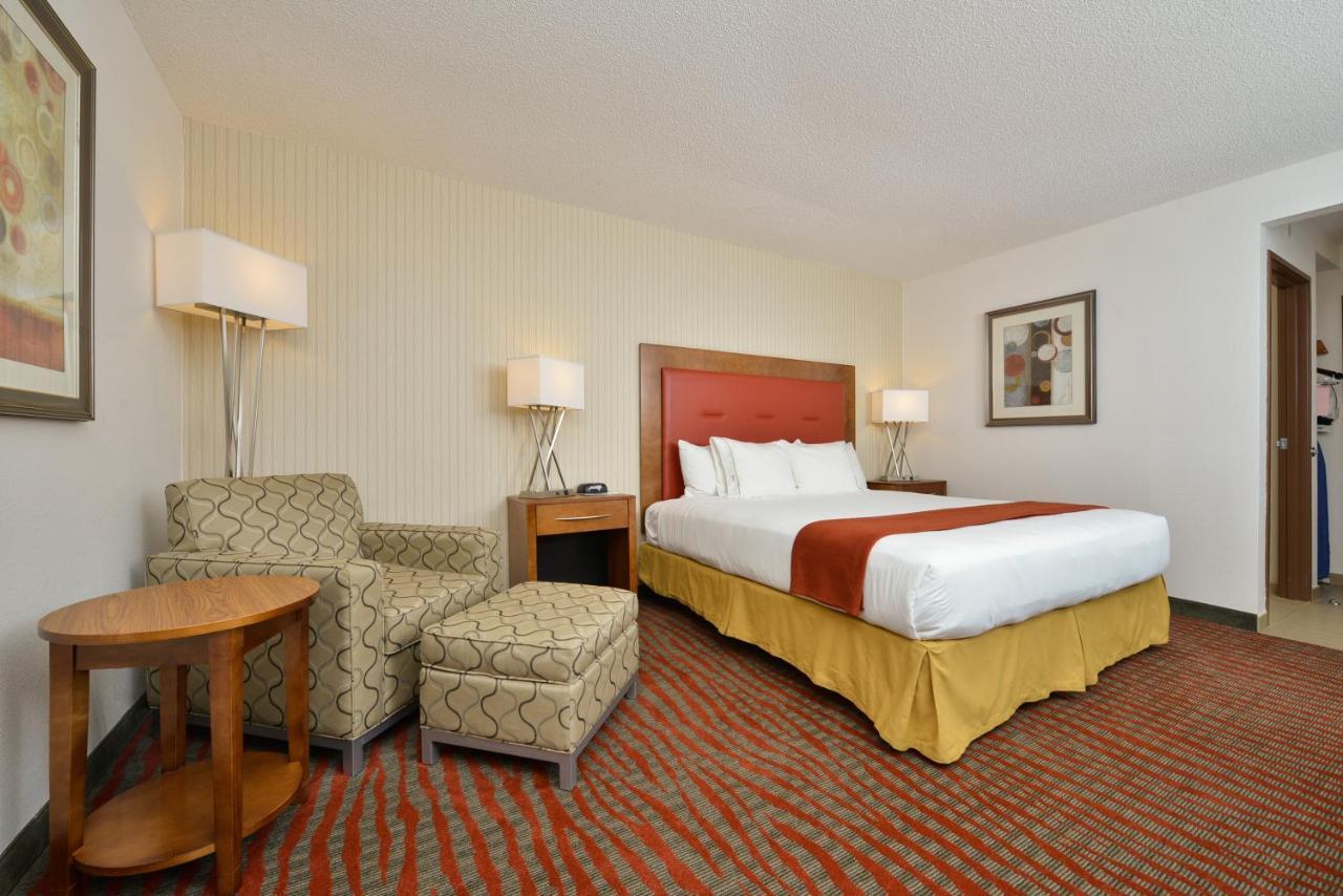 Holiday Inn Express Boston-Milford By Ihg Екстериор снимка