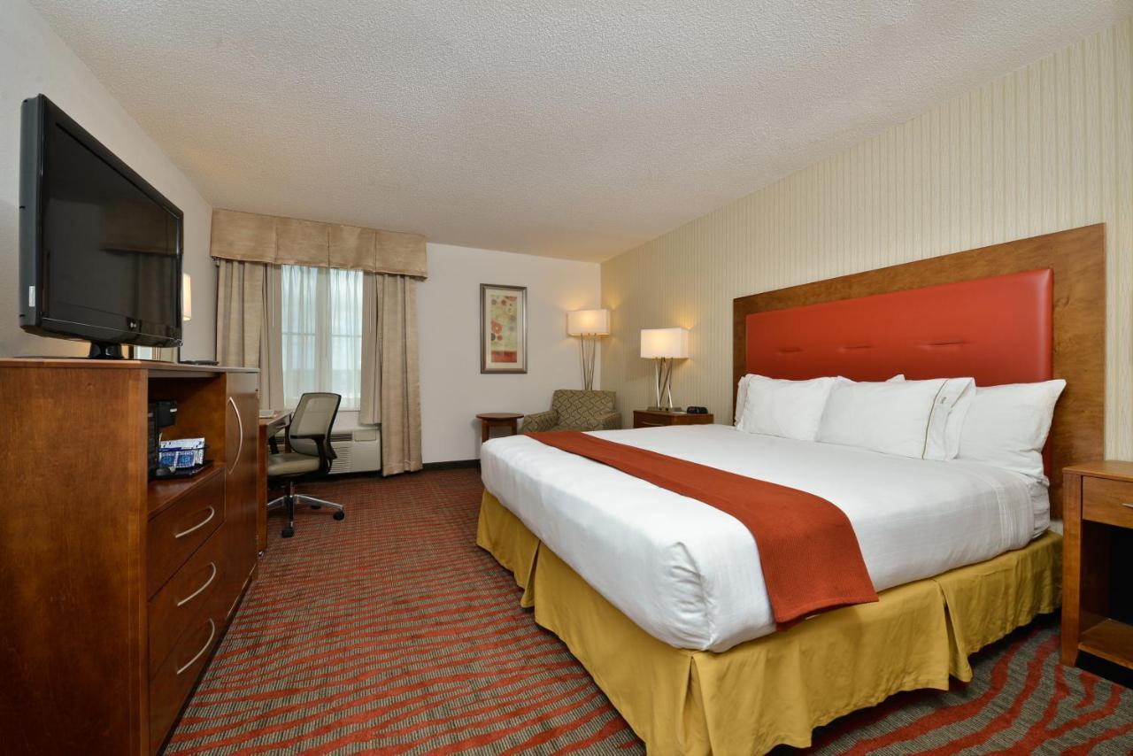 Holiday Inn Express Boston-Milford By Ihg Екстериор снимка