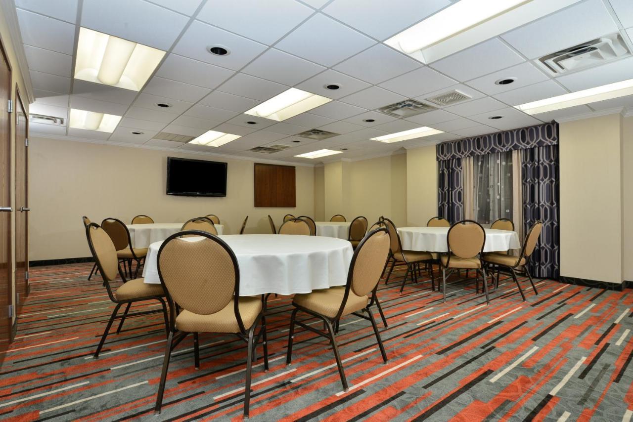 Holiday Inn Express Boston-Milford By Ihg Екстериор снимка