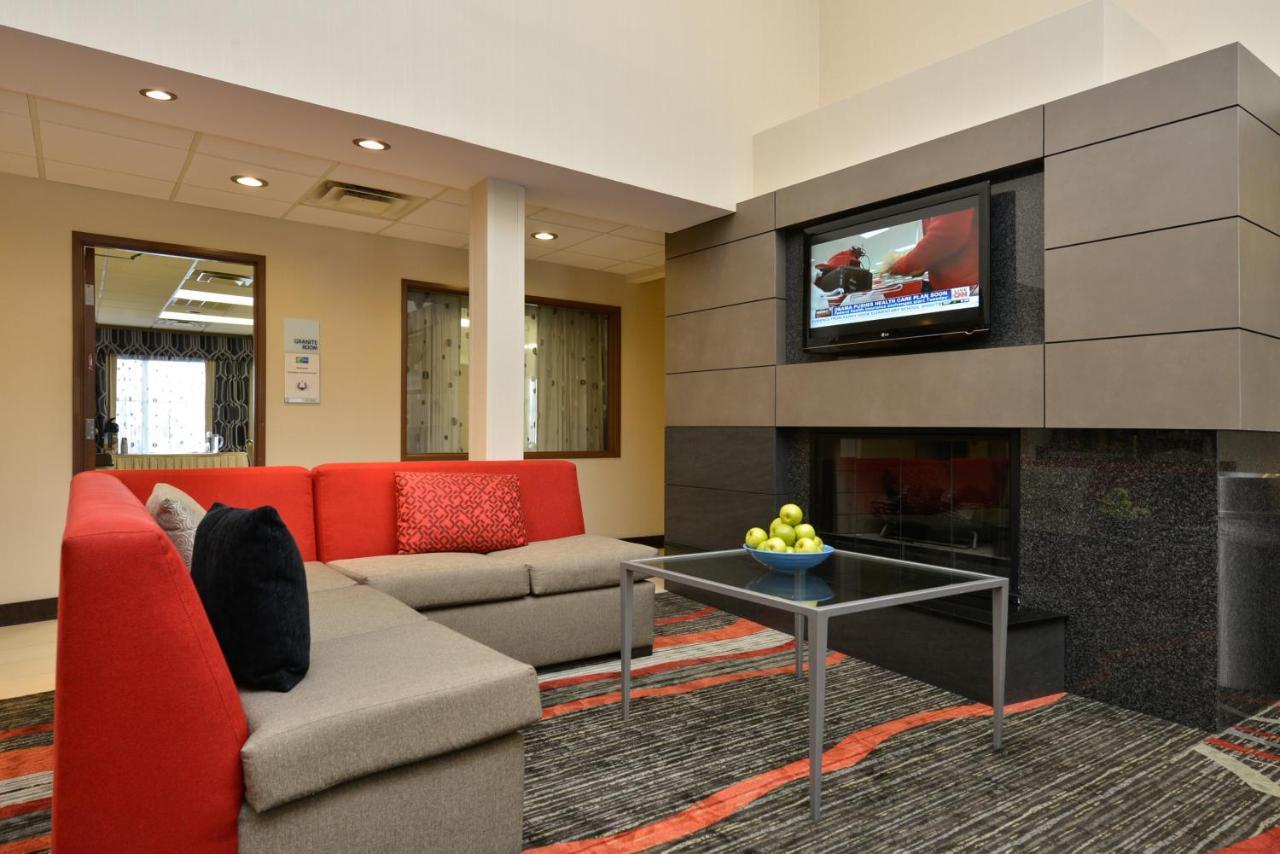 Holiday Inn Express Boston-Milford By Ihg Екстериор снимка
