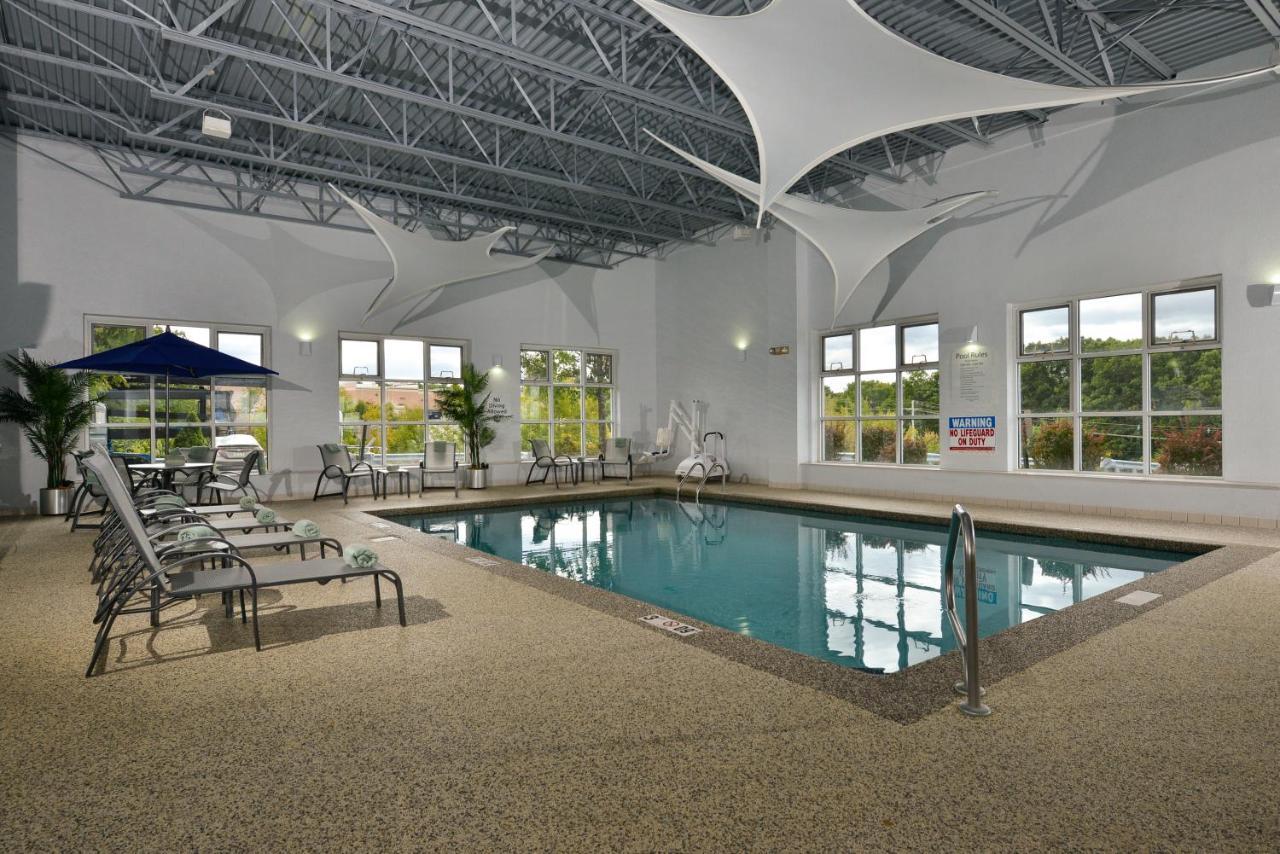 Holiday Inn Express Boston-Milford By Ihg Екстериор снимка