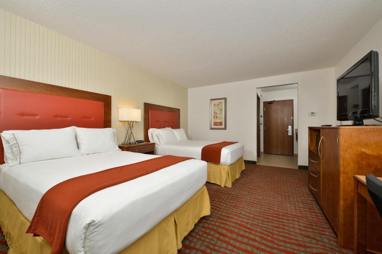 Holiday Inn Express Boston-Milford By Ihg Екстериор снимка