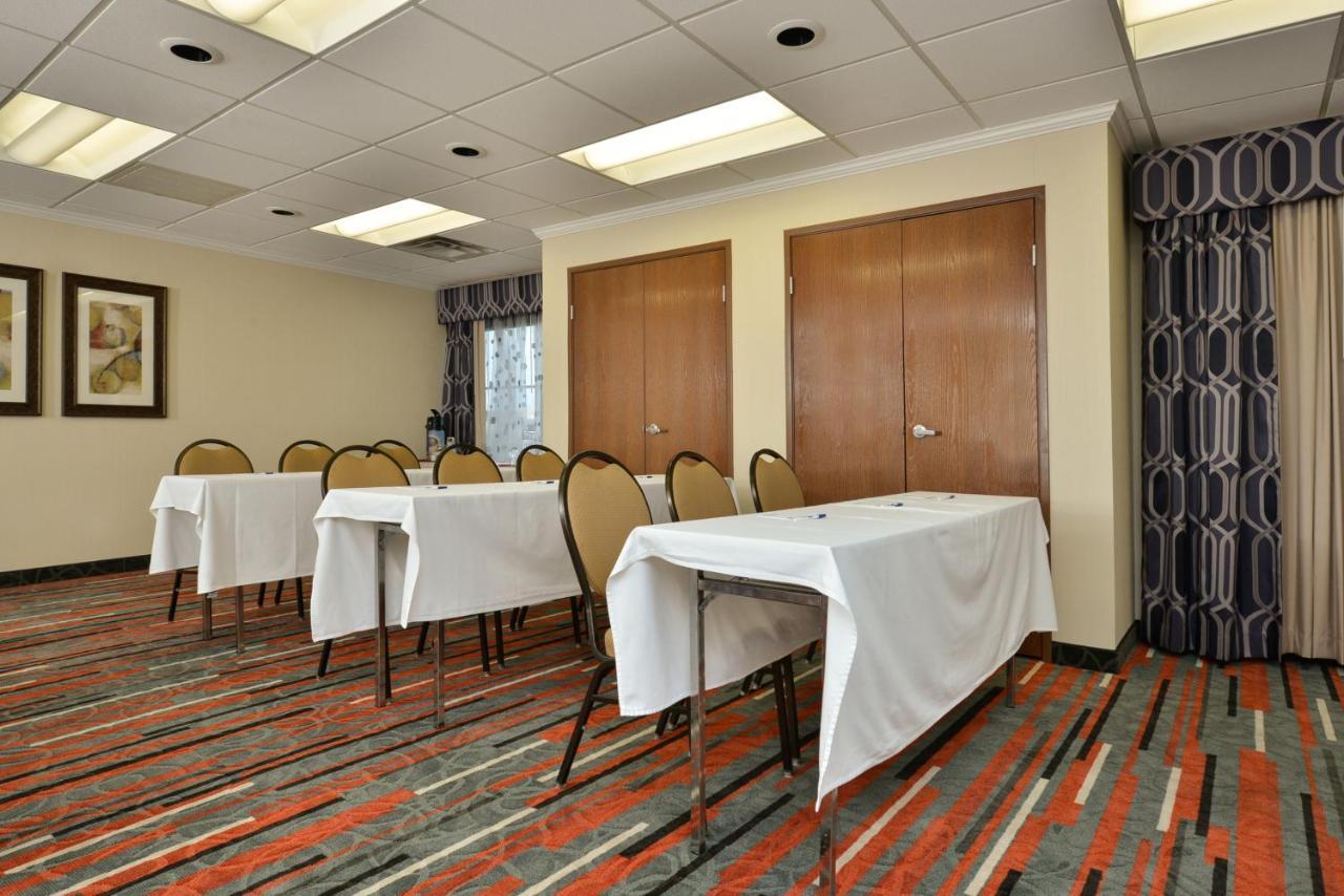 Holiday Inn Express Boston-Milford By Ihg Екстериор снимка