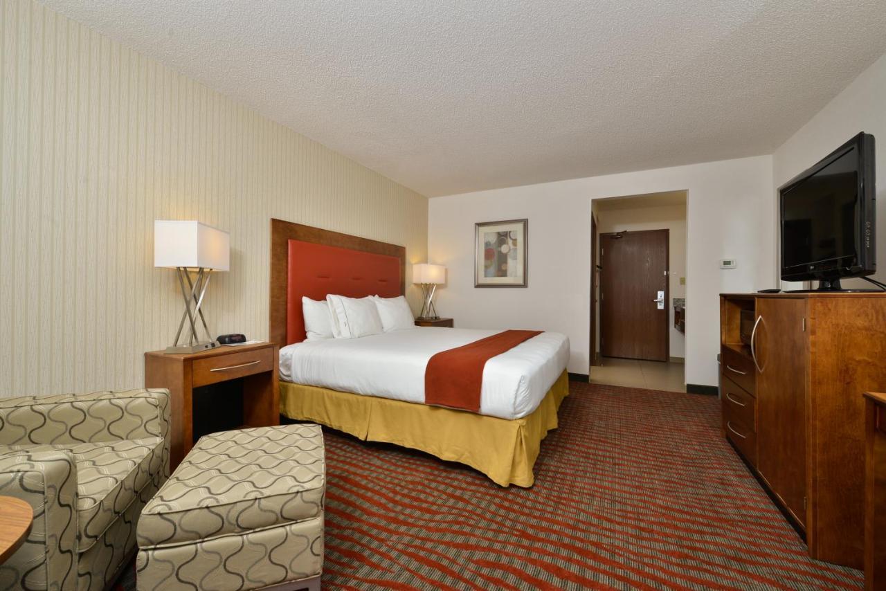 Holiday Inn Express Boston-Milford By Ihg Екстериор снимка