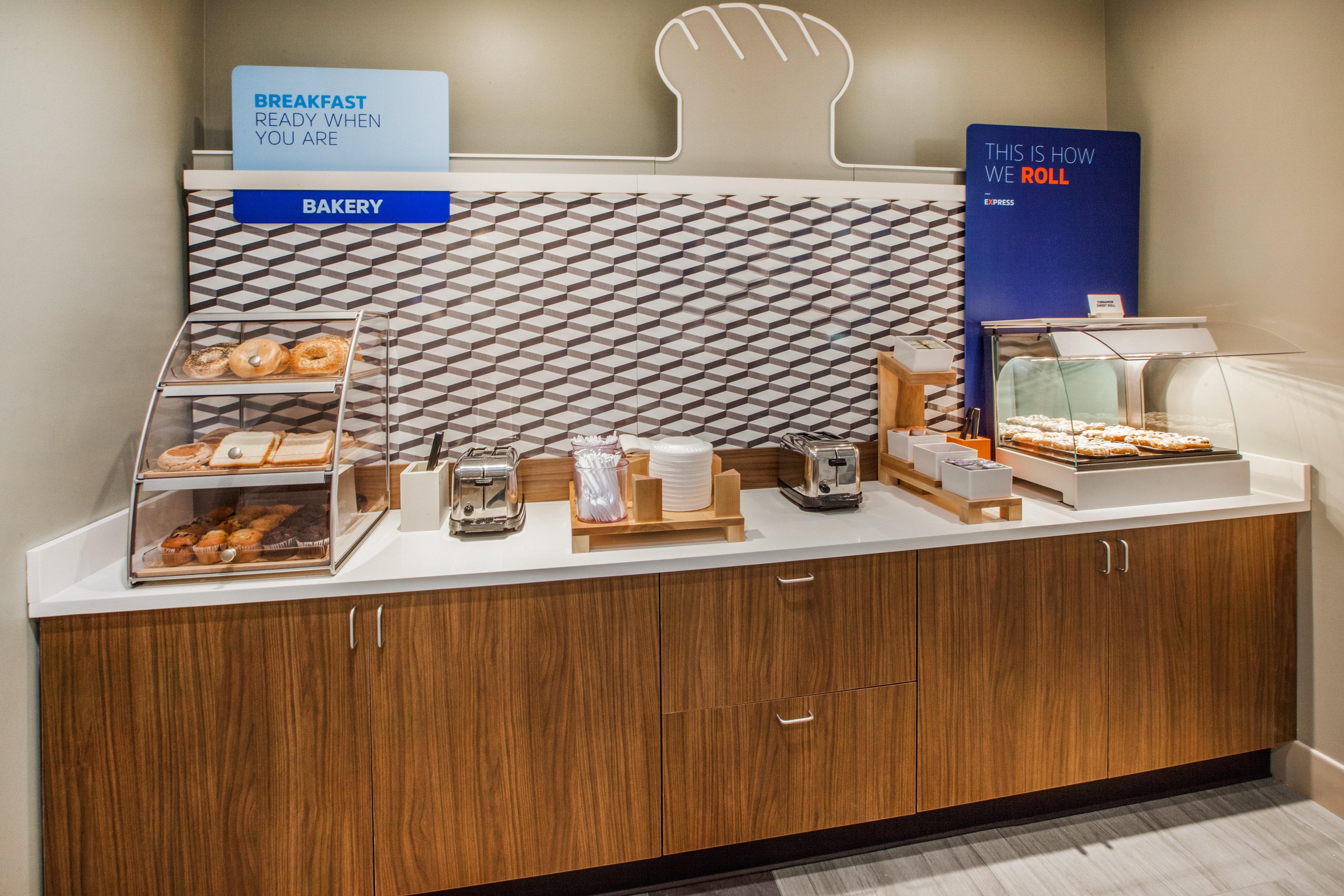 Holiday Inn Express Boston-Milford By Ihg Екстериор снимка