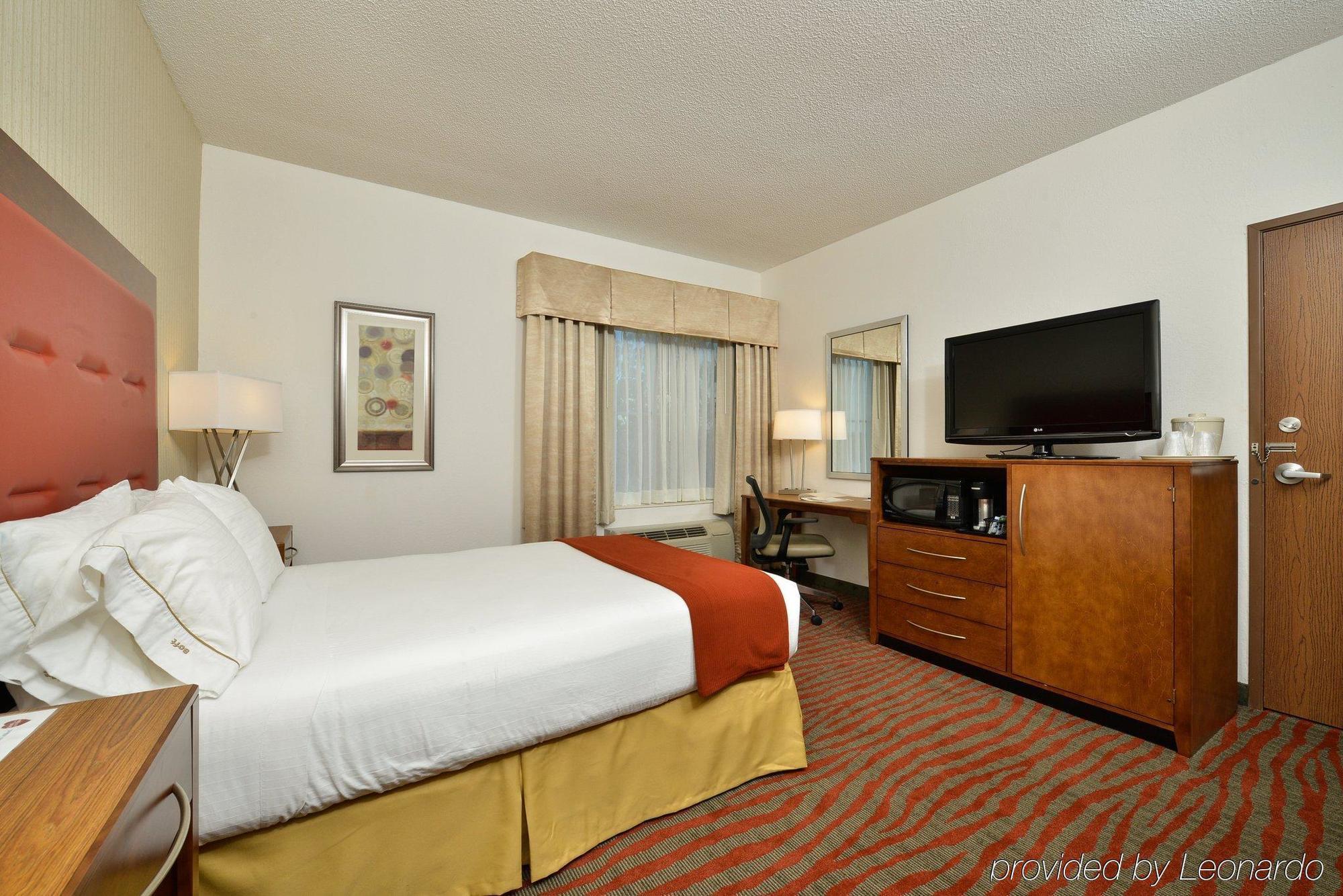 Holiday Inn Express Boston-Milford By Ihg Екстериор снимка