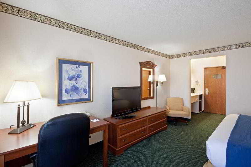Holiday Inn Express Boston-Milford By Ihg Стая снимка