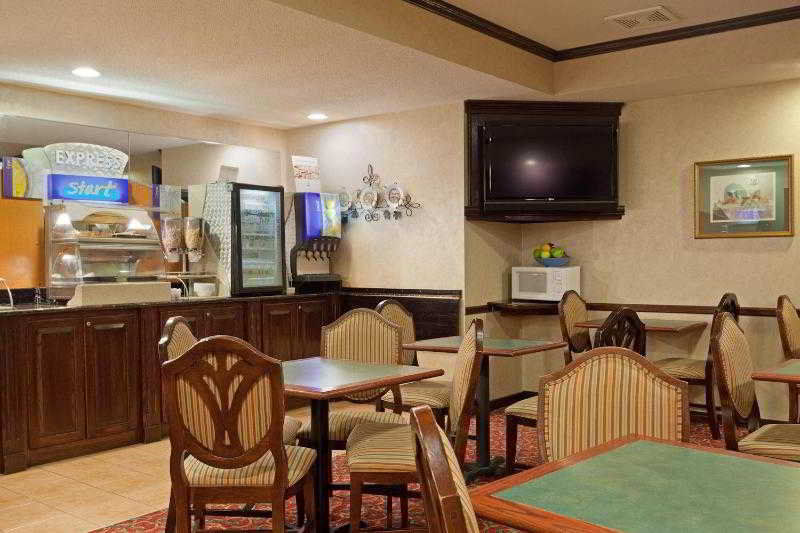 Holiday Inn Express Boston-Milford By Ihg Ресторант снимка