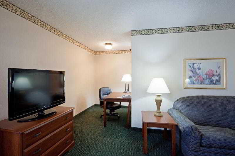 Holiday Inn Express Boston-Milford By Ihg Стая снимка